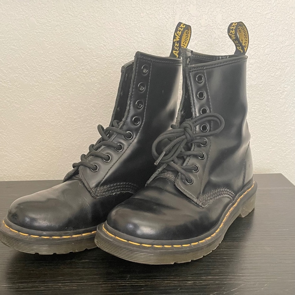 Dr. Martens size 7 1460 smooth leather